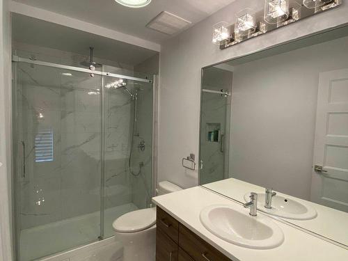 Bathroom - 7430 Rue Liege, Brossard, QC - Indoor Photo Showing Bathroom