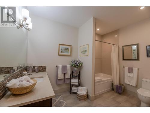 1952 Harris Drive, Penticton, BC - Indoor Photo Showing Bathroom