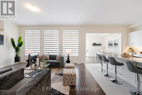 3396 Millicent Avenue, Oakville, ON - Indoor Photo Showing Living Room