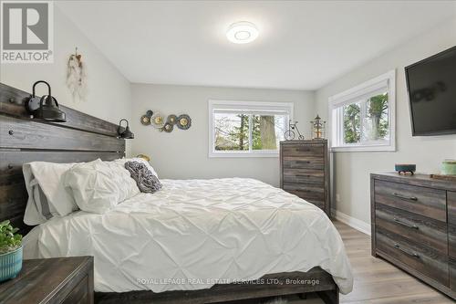 1291 Princeton Cres, Burlington, ON - Indoor Photo Showing Bedroom