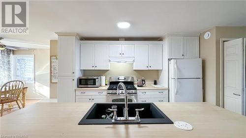 98 King Street, Tiverton, ON - Indoor Photo Showing Kitchen