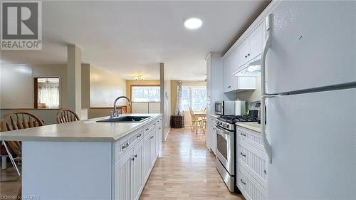 98 King Street, Tiverton, ON - Indoor Photo Showing Kitchen With Upgraded Kitchen