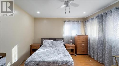 98 King Street, Tiverton, ON - Indoor Photo Showing Bedroom