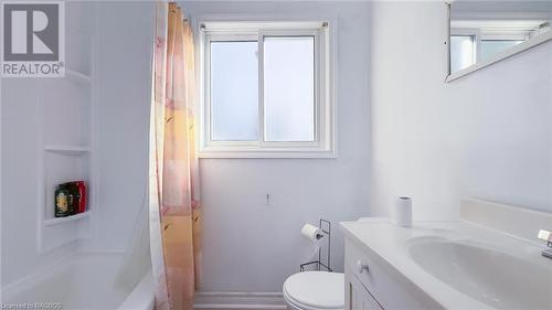 98 King Street, Tiverton, ON - Indoor Photo Showing Bathroom