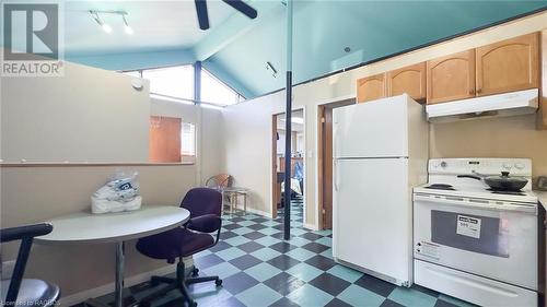 98 King Street, Tiverton, ON - Indoor Photo Showing Kitchen