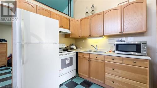 98 King Street, Tiverton, ON - Indoor Photo Showing Kitchen With Double Sink