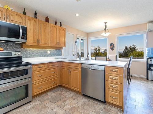 457 Thetis Dr, Ladysmith, BC - Indoor Photo Showing Kitchen