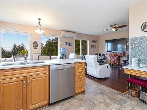 457 Thetis Dr, Ladysmith, BC - Indoor Photo Showing Kitchen With Double Sink