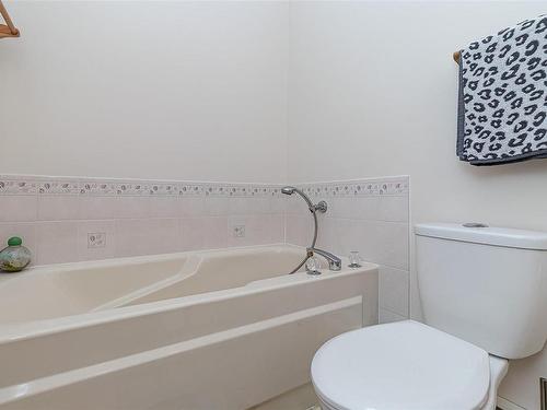 457 Thetis Dr, Ladysmith, BC - Indoor Photo Showing Bathroom