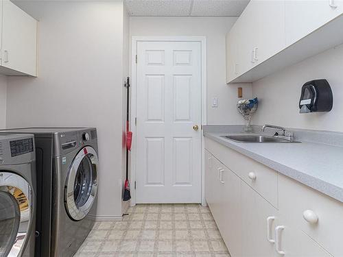 457 Thetis Dr, Ladysmith, BC - Indoor Photo Showing Laundry Room