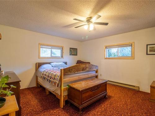 2652 Schooner Way, Pender Island, BC - Indoor Photo Showing Bedroom