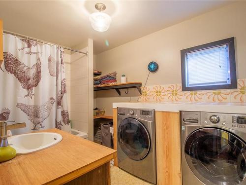 2652 Schooner Way, Pender Island, BC - Indoor Photo Showing Laundry Room