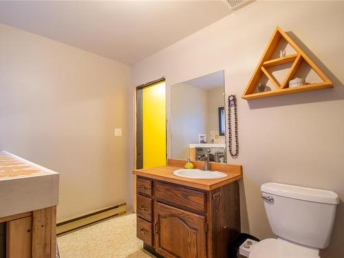 2652 Schooner Way, Pender Island, BC - Indoor Photo Showing Bathroom