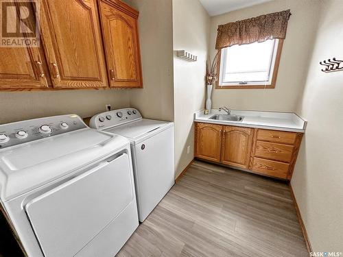 518 Colonel Otter Drive, Swift Current, SK - Indoor Photo Showing Laundry Room