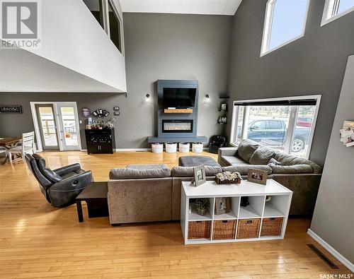 1161 North Hill Drive, Swift Current, SK - Indoor Photo Showing Living Room