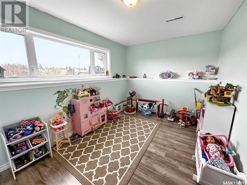 1161 North Hill Drive, Swift Current, SK - Indoor Photo Showing Garage