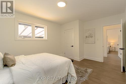 1424 Strathy Avenue, Mississauga, ON - Indoor Photo Showing Bedroom