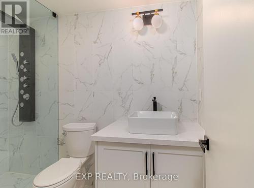 1424 Strathy Avenue, Mississauga, ON - Indoor Photo Showing Bathroom