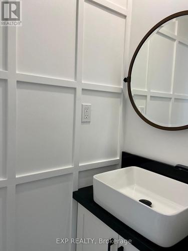 1424 Strathy Avenue, Mississauga, ON - Indoor Photo Showing Bathroom