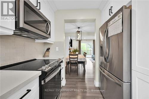 16 - 125 Livingston Avenue, Grimsby, ON - Indoor Photo Showing Kitchen With Stainless Steel Kitchen