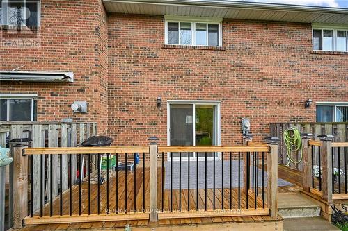 16 - 125 Livingston Avenue, Grimsby, ON - Outdoor With Exterior