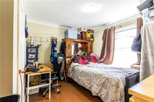 317 East 15Th Street, Hamilton, ON - Indoor Photo Showing Bedroom