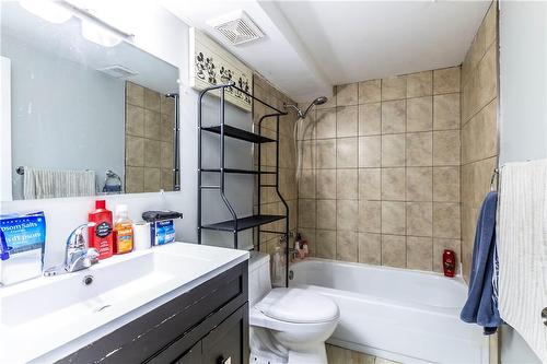 317 East 15Th Street, Hamilton, ON - Indoor Photo Showing Bathroom