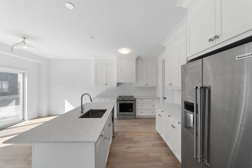 23 Mair Avenue E, Brantford, ON - Indoor Photo Showing Kitchen With Upgraded Kitchen