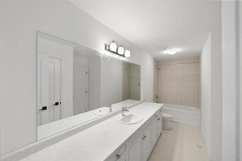 3 BATHROOM - 23 Mair Avenue E, Brantford, ON - Indoor Photo Showing Bathroom