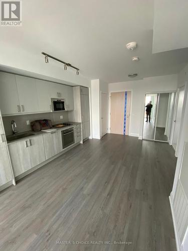 3210 - 77 Mutual Street, Toronto, ON - Indoor Photo Showing Kitchen