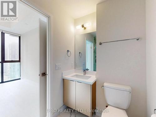 3004 - 2908 Highway 7 Avenue, Vaughan, ON - Indoor Photo Showing Bathroom