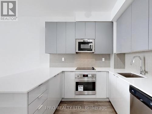 2610 - 2916 Highway 7 Avenue, Vaughan, ON - Indoor Photo Showing Kitchen With Upgraded Kitchen