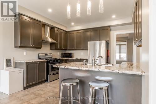 35 Royal Park Boulevard, Barrie, ON - Indoor Photo Showing Kitchen With Upgraded Kitchen