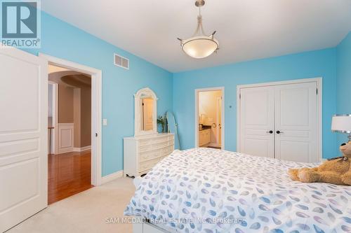 1206 Mount Vernon Street, Mississauga, ON - Indoor Photo Showing Bedroom