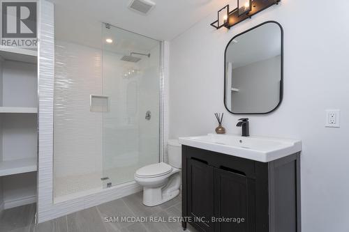 1206 Mount Vernon Street, Mississauga, ON - Indoor Photo Showing Bathroom
