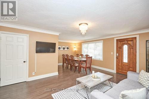 2943 St Paul Avenue, Niagara Falls, ON - Indoor Photo Showing Living Room