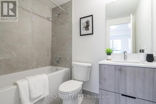 1407 - 15 David Eyer Road, Richmond Hill, ON - Indoor Photo Showing Bathroom