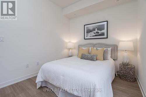 1407 - 15 David Eyer Road, Richmond Hill, ON - Indoor Photo Showing Bedroom