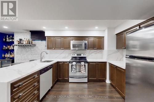 260 Flamingo Road, Vaughan, ON - Indoor Photo Showing Kitchen With Upgraded Kitchen