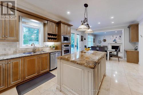 260 Flamingo Road, Vaughan, ON - Indoor Photo Showing Kitchen With Double Sink