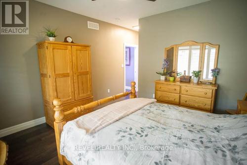 10 - 23 Cedar Street, Brant, ON - Indoor Photo Showing Bedroom