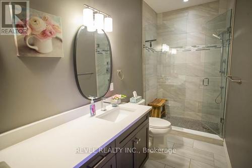 10 - 23 Cedar Street, Brant, ON - Indoor Photo Showing Bathroom