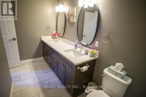10 - 23 Cedar Street, Brant, ON - Indoor Photo Showing Bathroom
