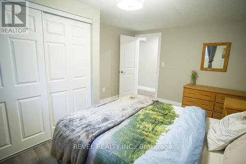 10 - 23 Cedar Street, Brant, ON - Indoor Photo Showing Bedroom