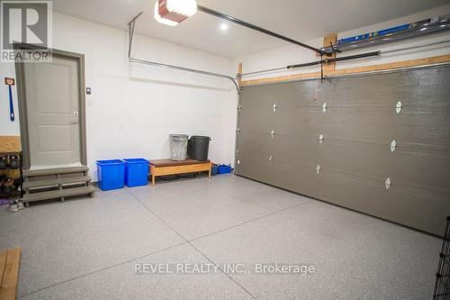 10 - 23 Cedar Street, Brant, ON - Indoor Photo Showing Garage