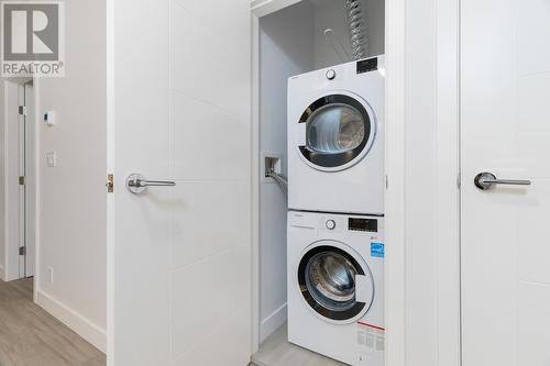 1901 4458 Beresford Street, Burnaby, BC - Indoor Photo Showing Laundry Room