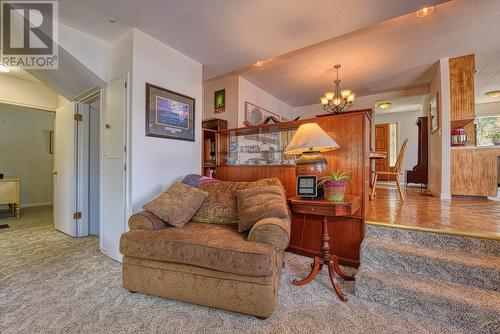 1814 South Lakeside Drive, Williams Lake, BC - Indoor Photo Showing Living Room