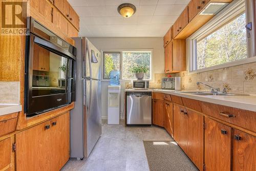 1814 South Lakeside Drive, Williams Lake, BC - Indoor Photo Showing Kitchen