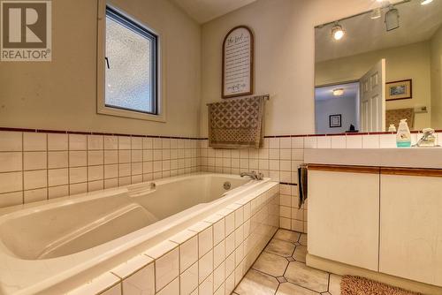 1814 South Lakeside Drive, Williams Lake, BC - Indoor Photo Showing Bathroom