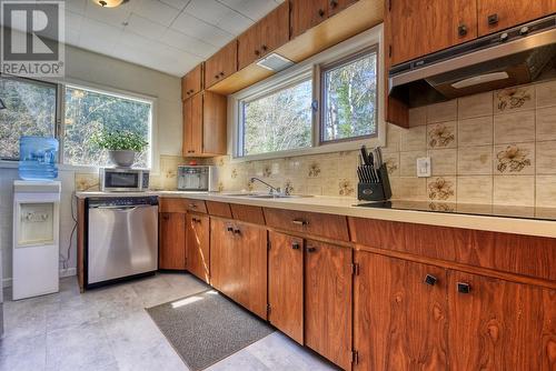 1814 South Lakeside Drive, Williams Lake, BC - Indoor Photo Showing Kitchen With Double Sink